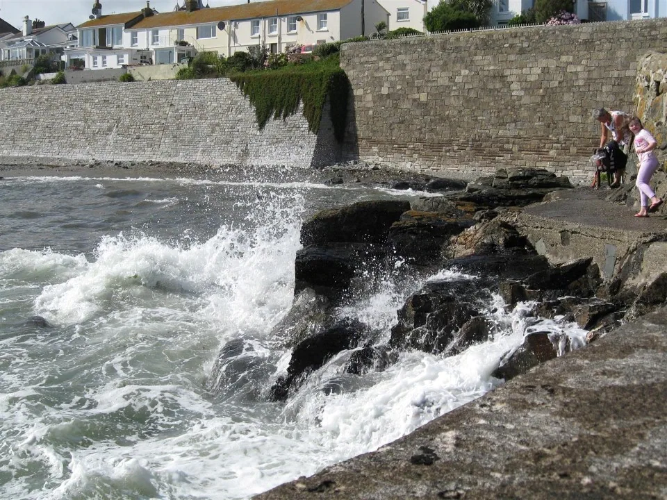 Day 2 marazion waves crashing 2